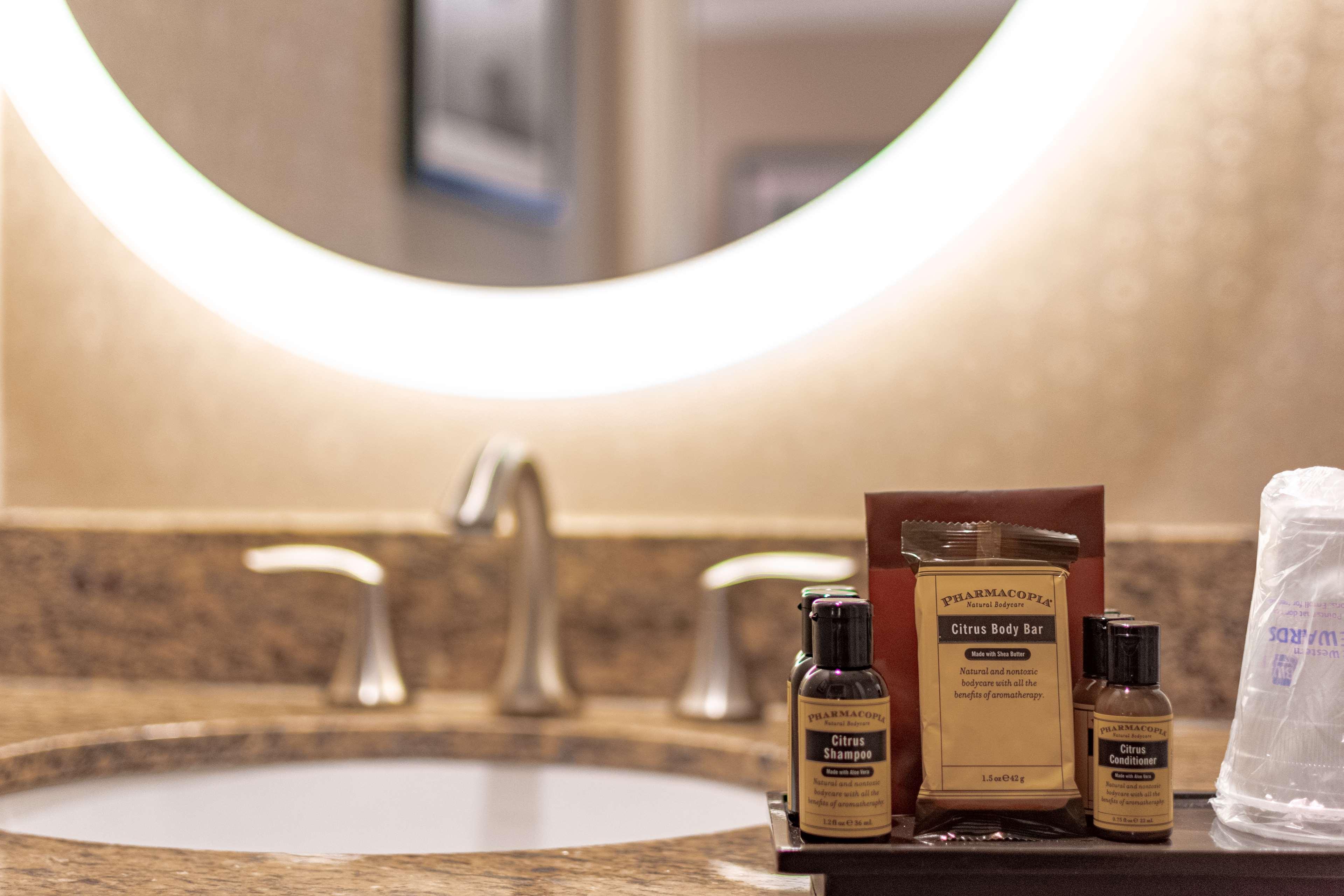 Best Western Plus Suites Hotel Coronado Island Екстериор снимка