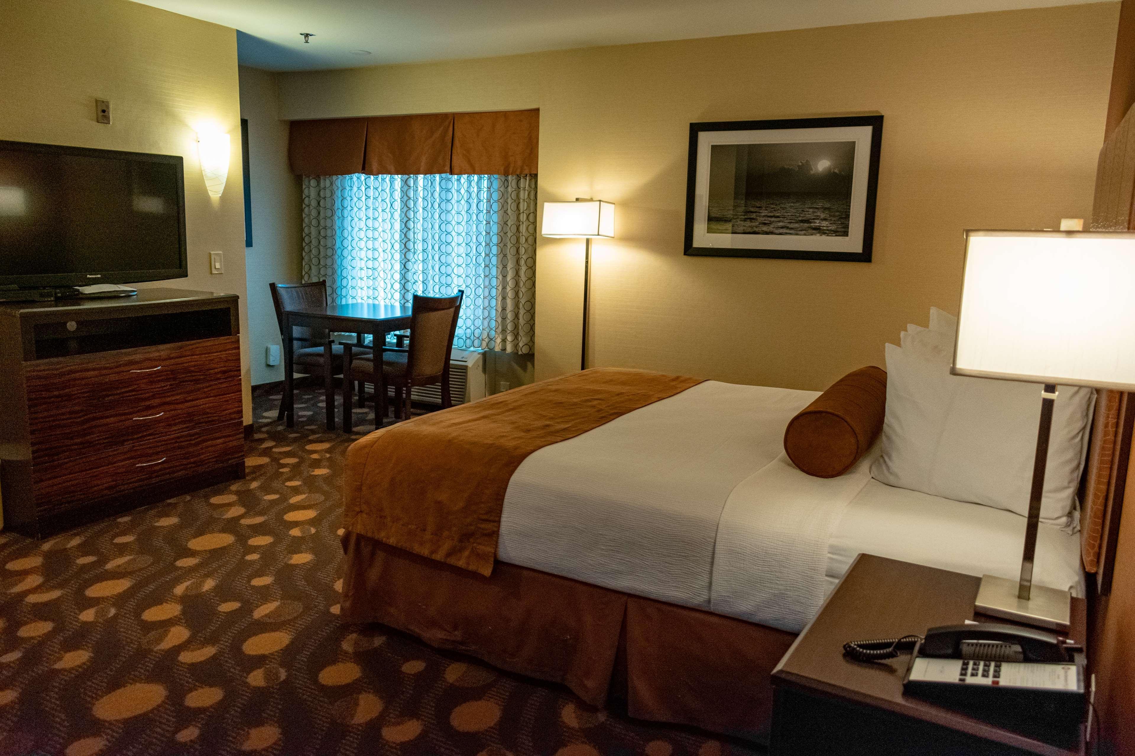 Best Western Plus Suites Hotel Coronado Island Екстериор снимка